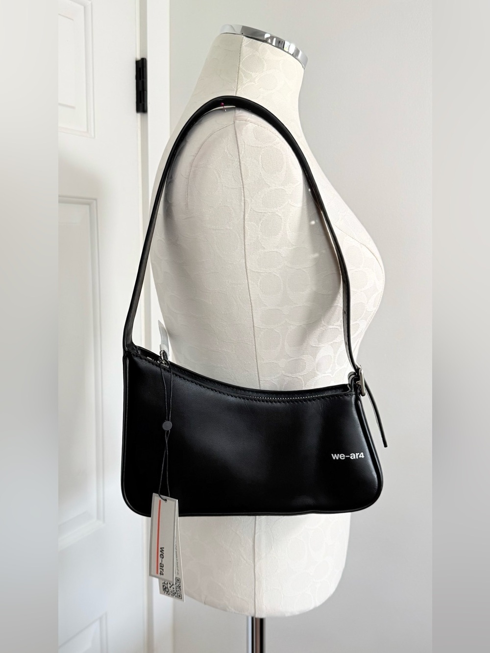 We-ar4 The Wave Minimalist Modern Leather Shoulder Bag